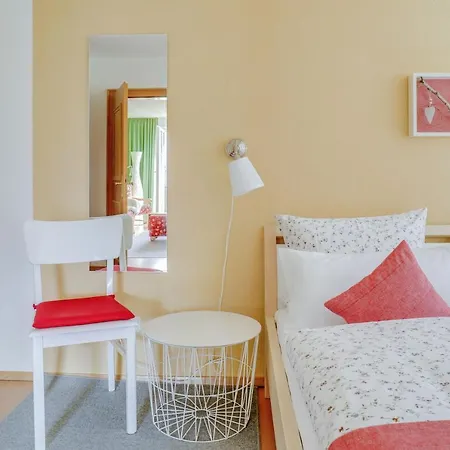 Daire Ferienwohnung Haus Andra 1 *