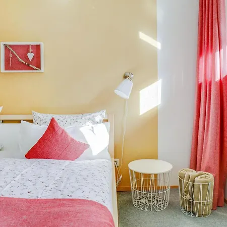 Ferienwohnung Haus Andra 1 *