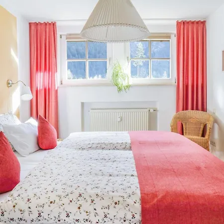 Daire Ferienwohnung Haus Andra 1 *